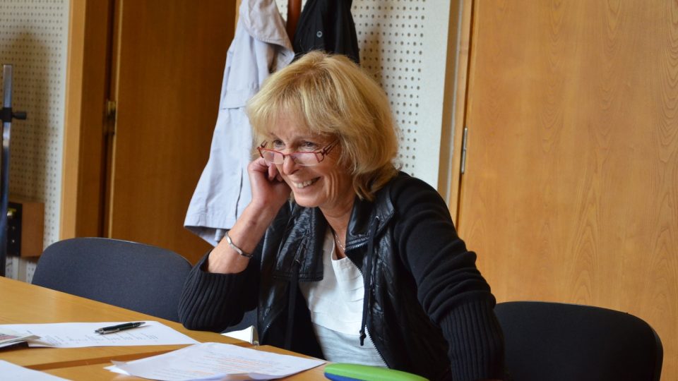 Herečka Hana Středová při natáčení minutové hry Výlet | foto: Prokop Havel, Český rozhlas Herečka Hana Středová při natáčení minutové hry Výlet