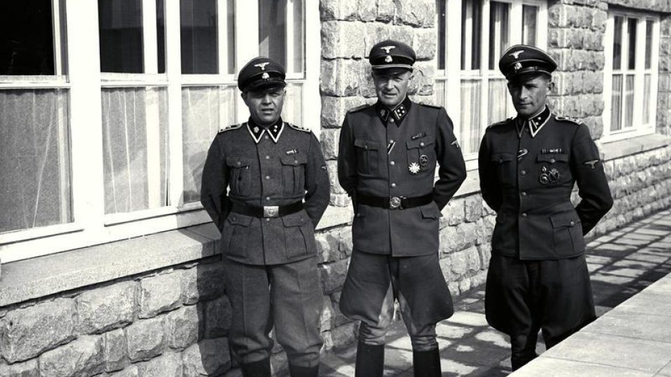 Franz Ziereis (uprostřed)