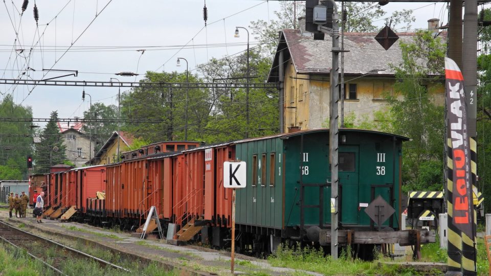 Do Karlových Varů přijel legionářský vlak, který připomíná významnou součást československé historie