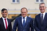 Rishi Sunak, Donaldd Tusk a Jens Stoltenberg při setkání ve Varšavě