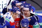 Hokejisté Slovenska oslavují výhru nad USA
