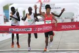 Organizátoři půlmaratonu v Pekingu budou muset přehodnotit výsledky závodu, protože chování prvních čtyřech běžců v cílové rovince vykazují známky kontroverzního jednání