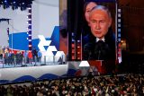 Vladimir Putin, který byl volební komisí vyhlášen vítězem prezidentských voleb, pronáší projev na Rudém náměstí v centru Moskvy během shromáždění u příležitosti 10. výročí připojení Krymu k Ukrajině
