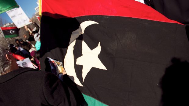 Doma sešitá libyjská vlajka
