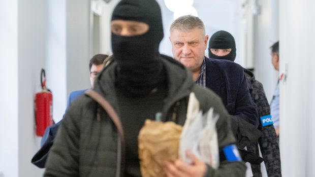 Stíhaný prezident ČTS Ivo Kaderka přichází k soudu