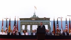 „Pane Gorbačove, otevřete tuto bránu! Pane Gorbačove, zbořte tuto zeď!“ pronesl americký prezident Ronald Reagan v roce 1987 před Braniborskou branou