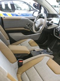 Předání trí vozidel BMW na elektrický pohon policii